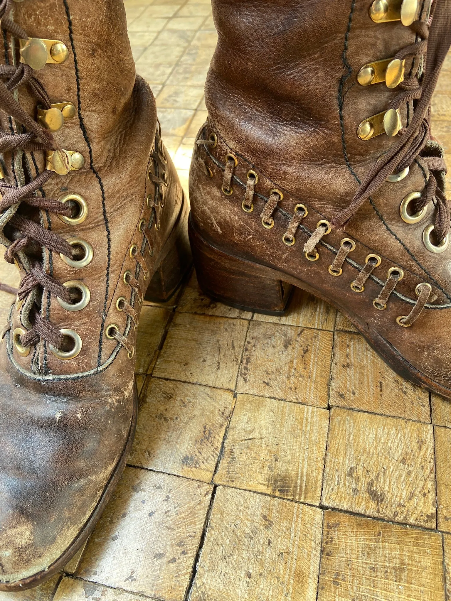 1960s Distressed Leather Lace Up Tall Boots ( 7-7.5)