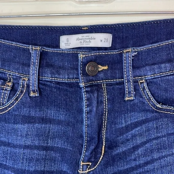 Abercrombie Dark Wash Denim Cuffed Jean Shorts Mid Rise 3in inseam size 6 / 28