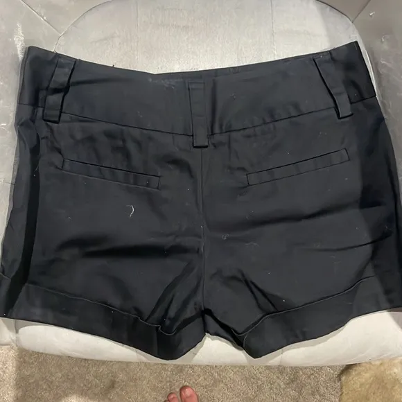 Alice   Olivia Black Cady Cuffed Shorts