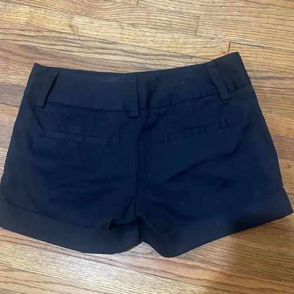 Alice   Olivia Black Cady Cuffed Shorts