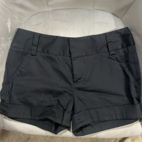 Alice   Olivia Black Cady Cuffed Shorts
