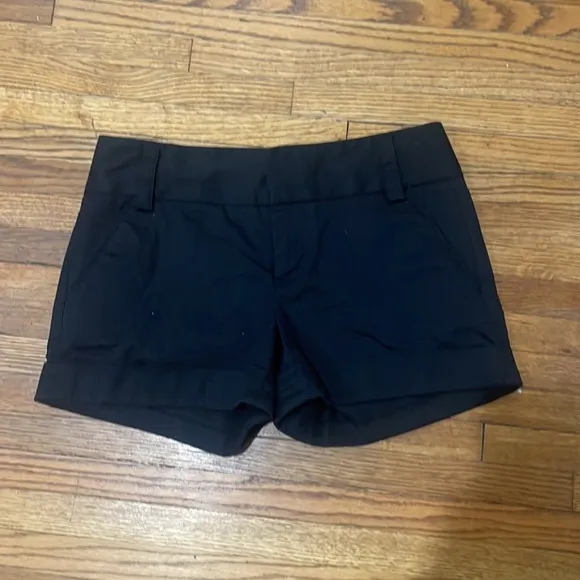 Alice   Olivia Black Cady Cuffed Shorts