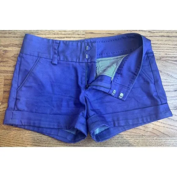 Alice   Olivia Women’s Chinos Shorts Purple Stretch Slant Pockets Low Rise Sz 2