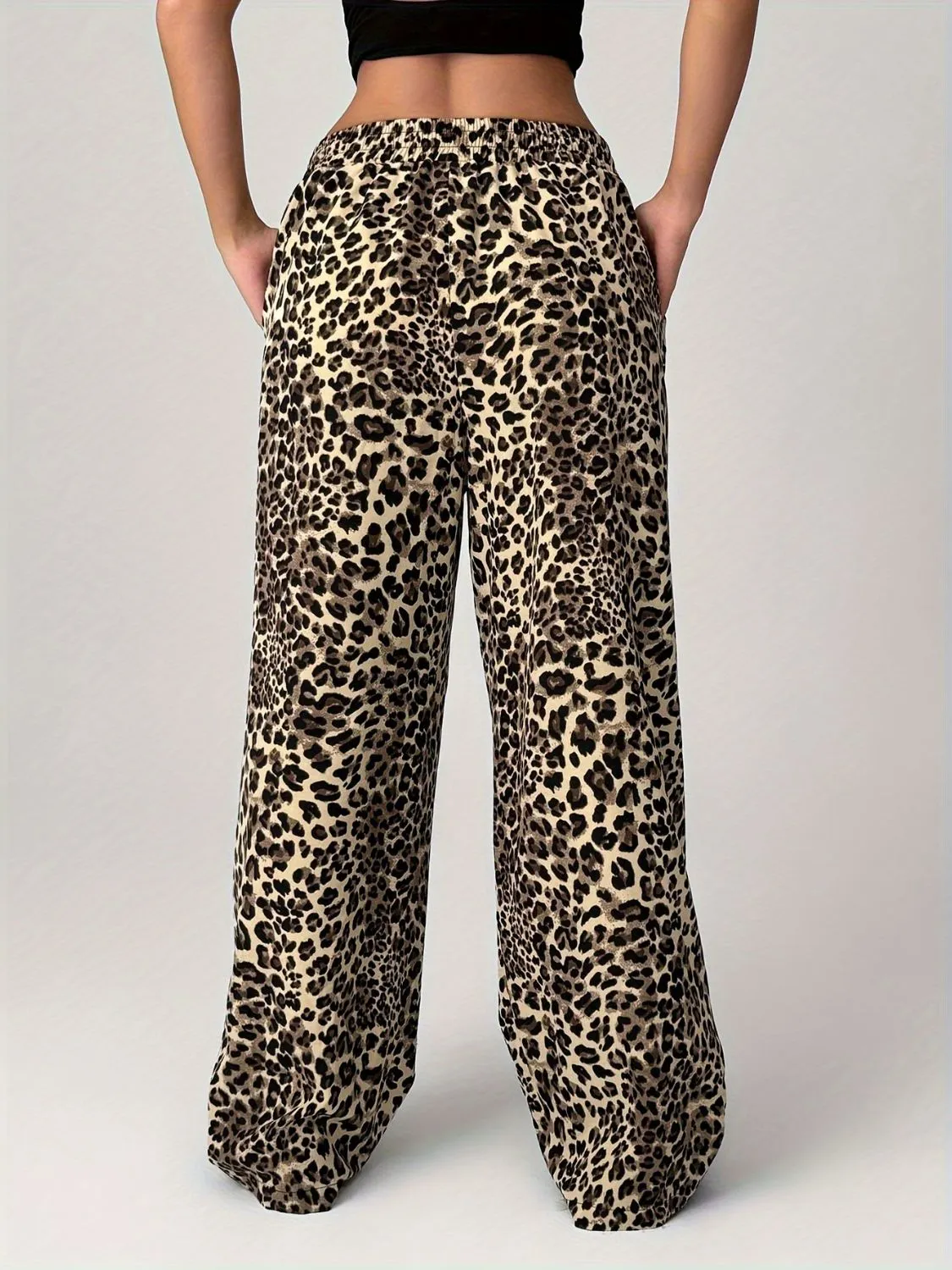 Beautiful leopard print wide leg pants with Pockets