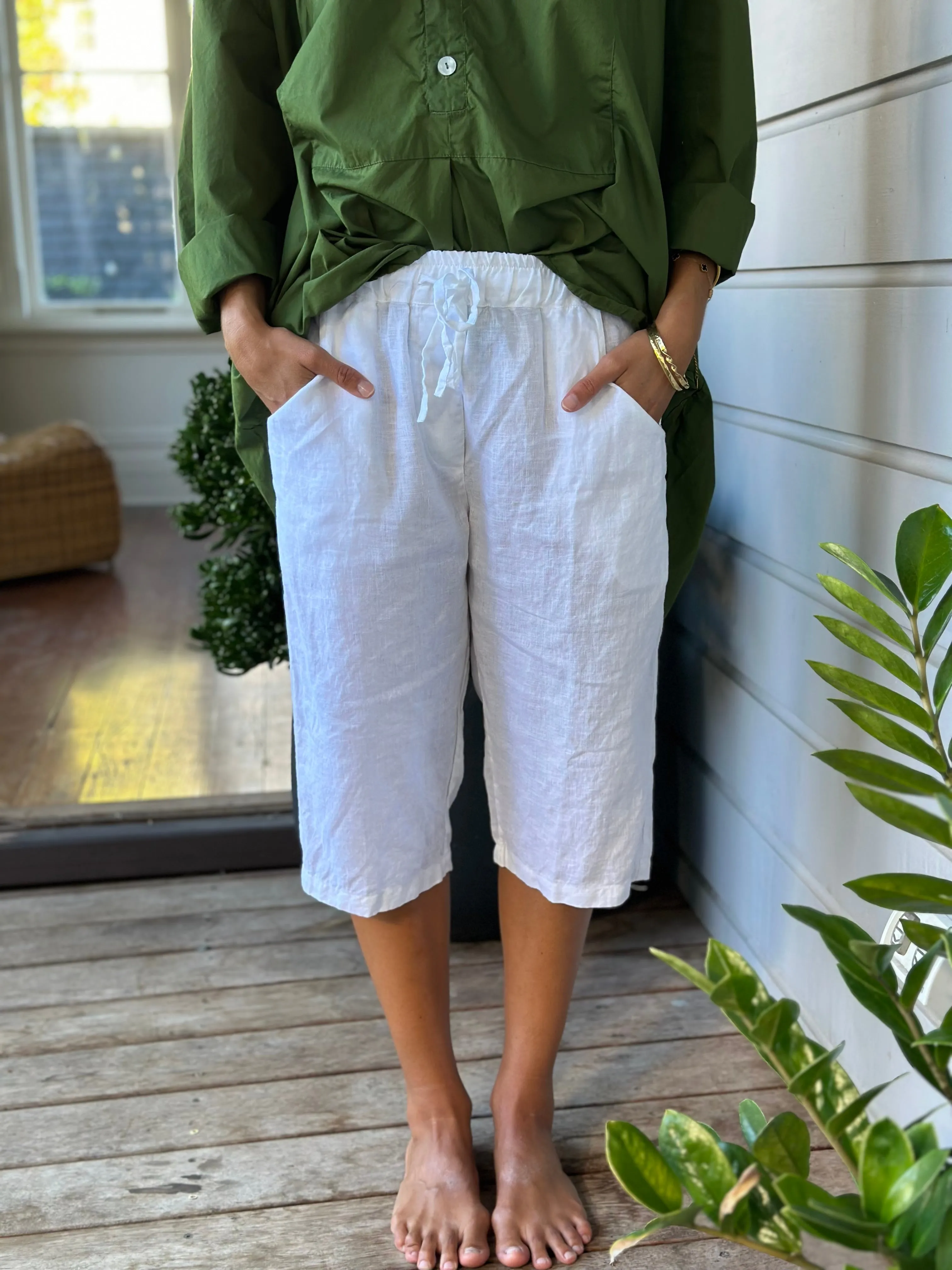 billy short-white linen