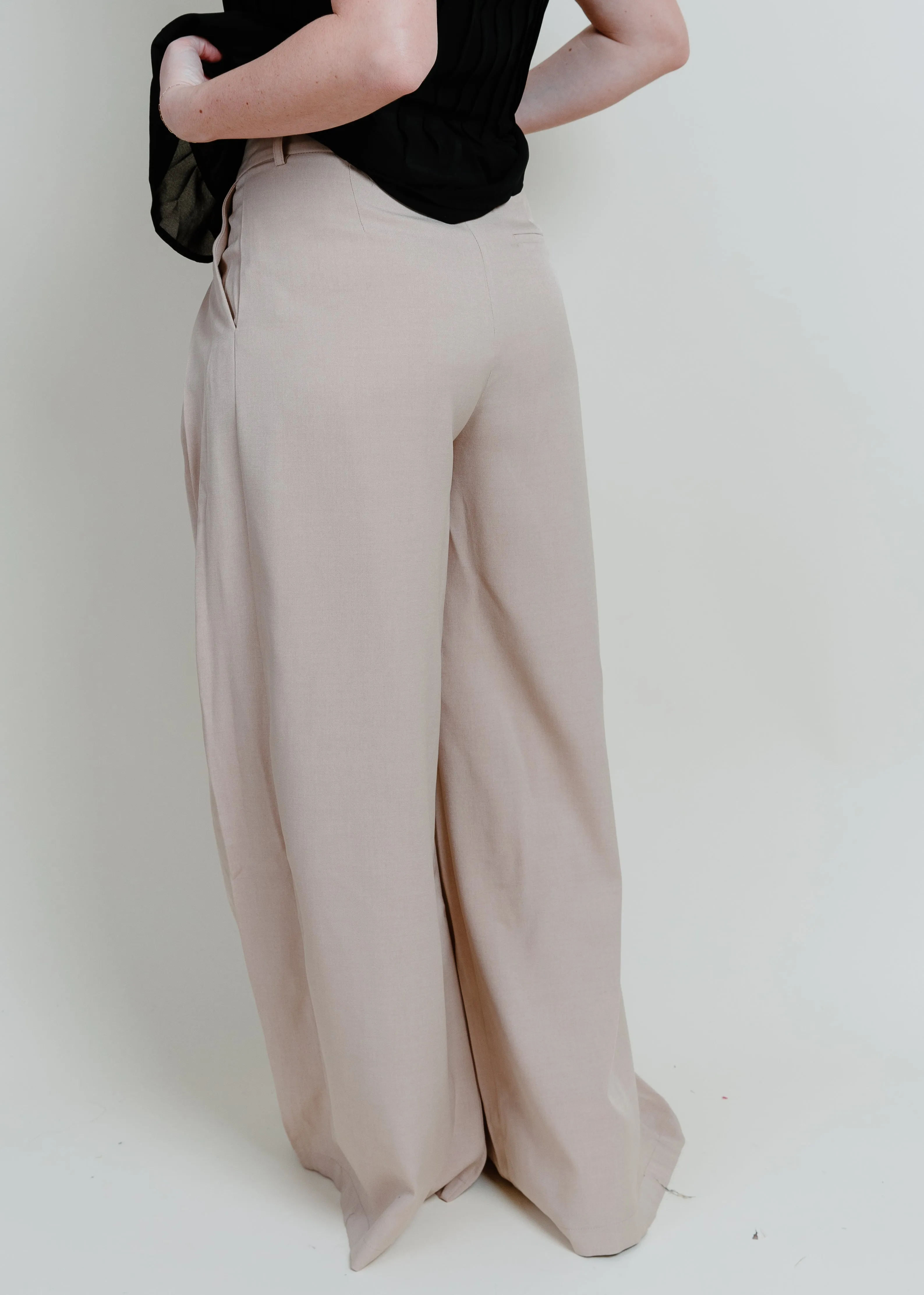 Briley Low-Waisted Wide-Leg Pants
