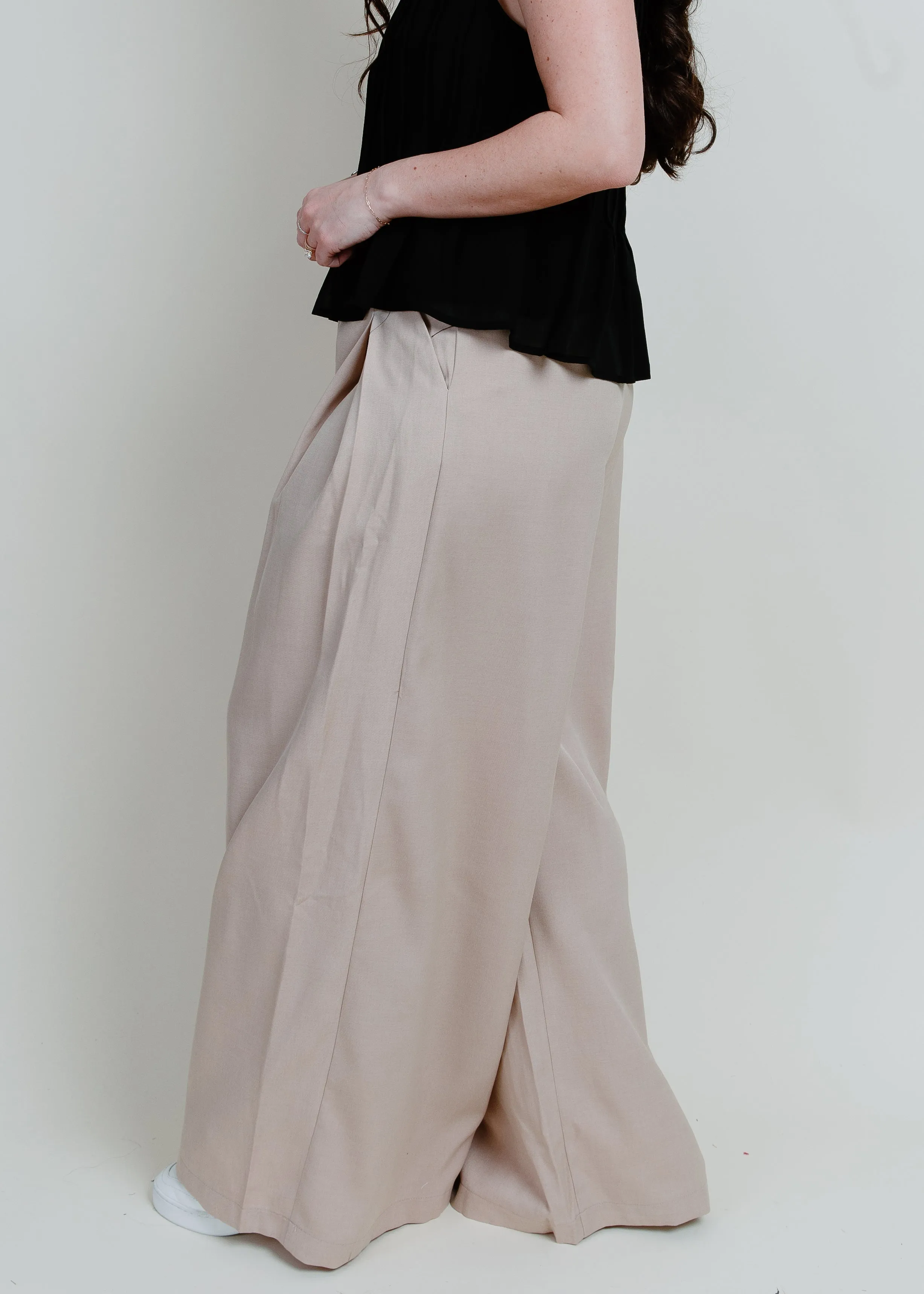 Briley Low-Waisted Wide-Leg Pants