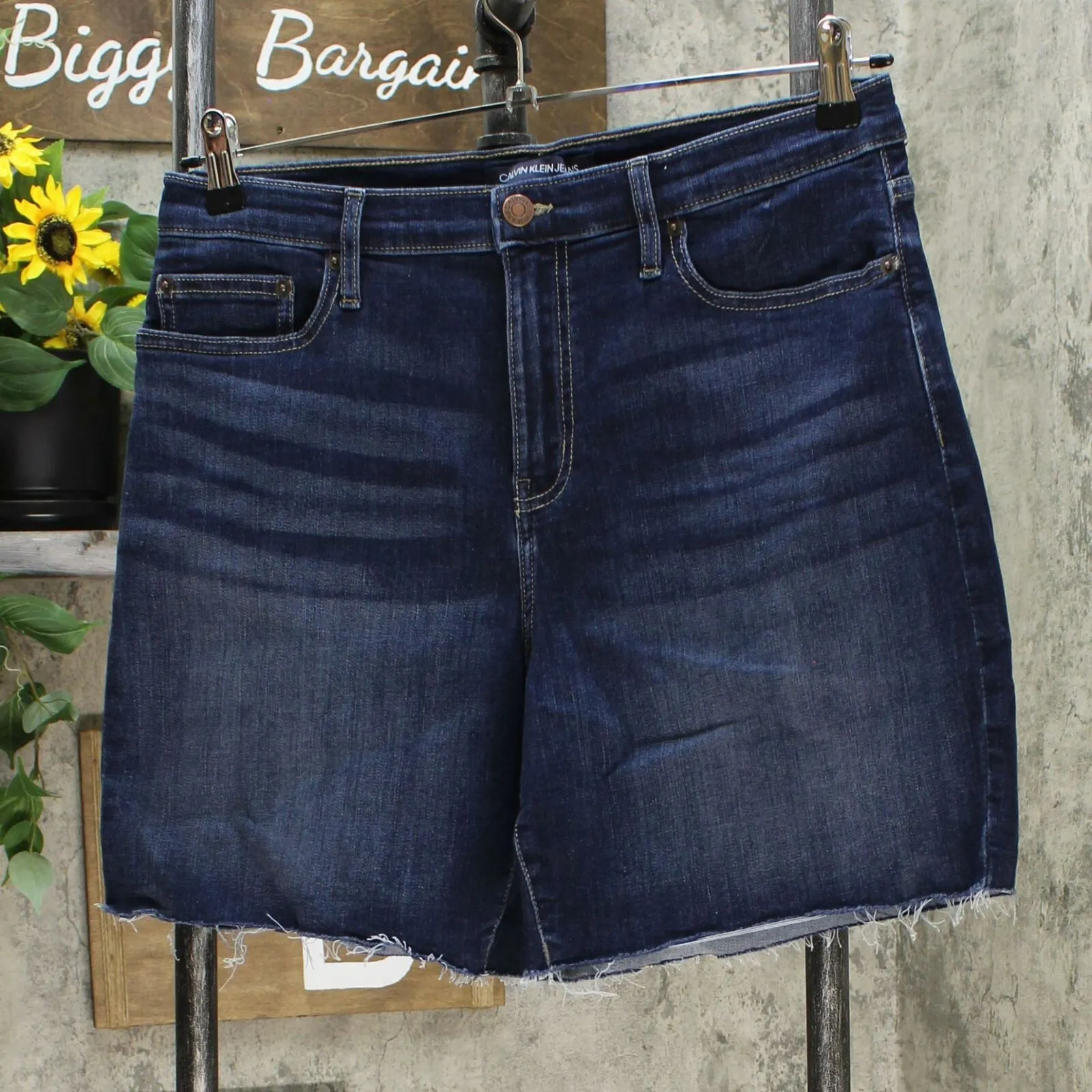 Calvin Klein Jeans Women's Stretch Roll Cuff Denim Shorts Dark Blue 10