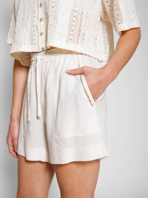 Capri Travel Shorts in Raw