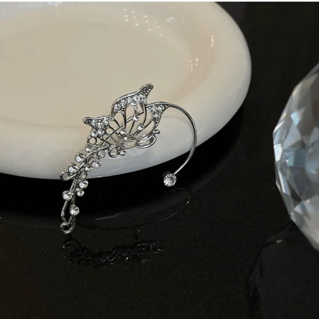 Chic Rhinestone Inlaid Butterfly Shape Ear Cuff Climber Crawler Wrap Earring