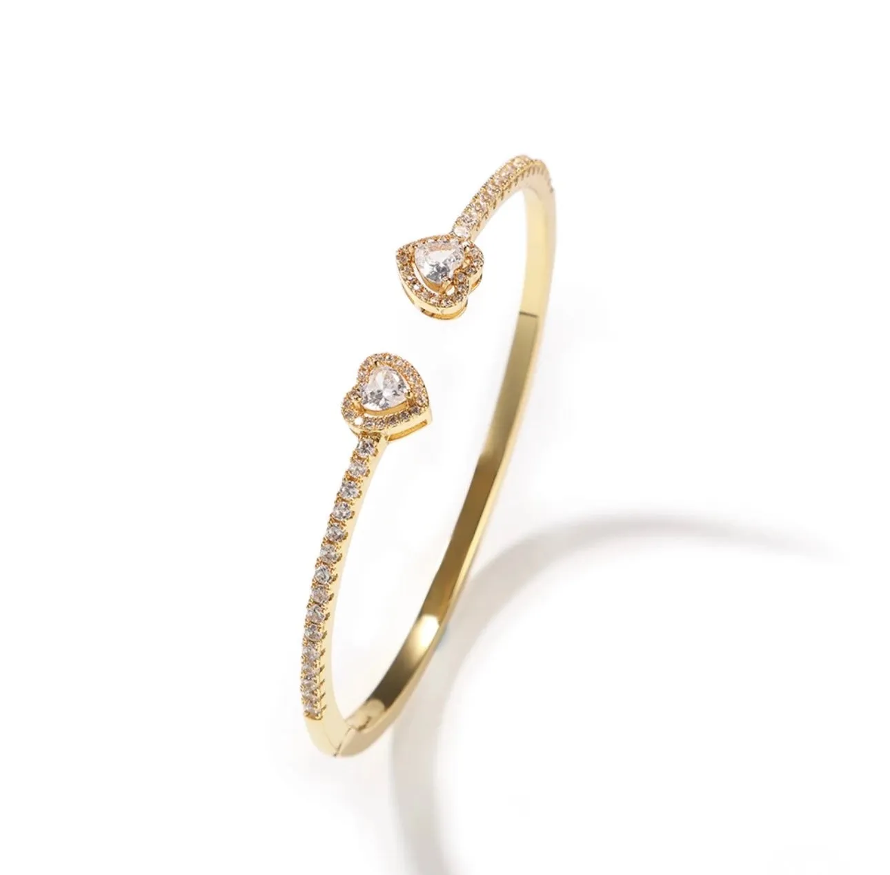 CLASSY HEART BANGLE