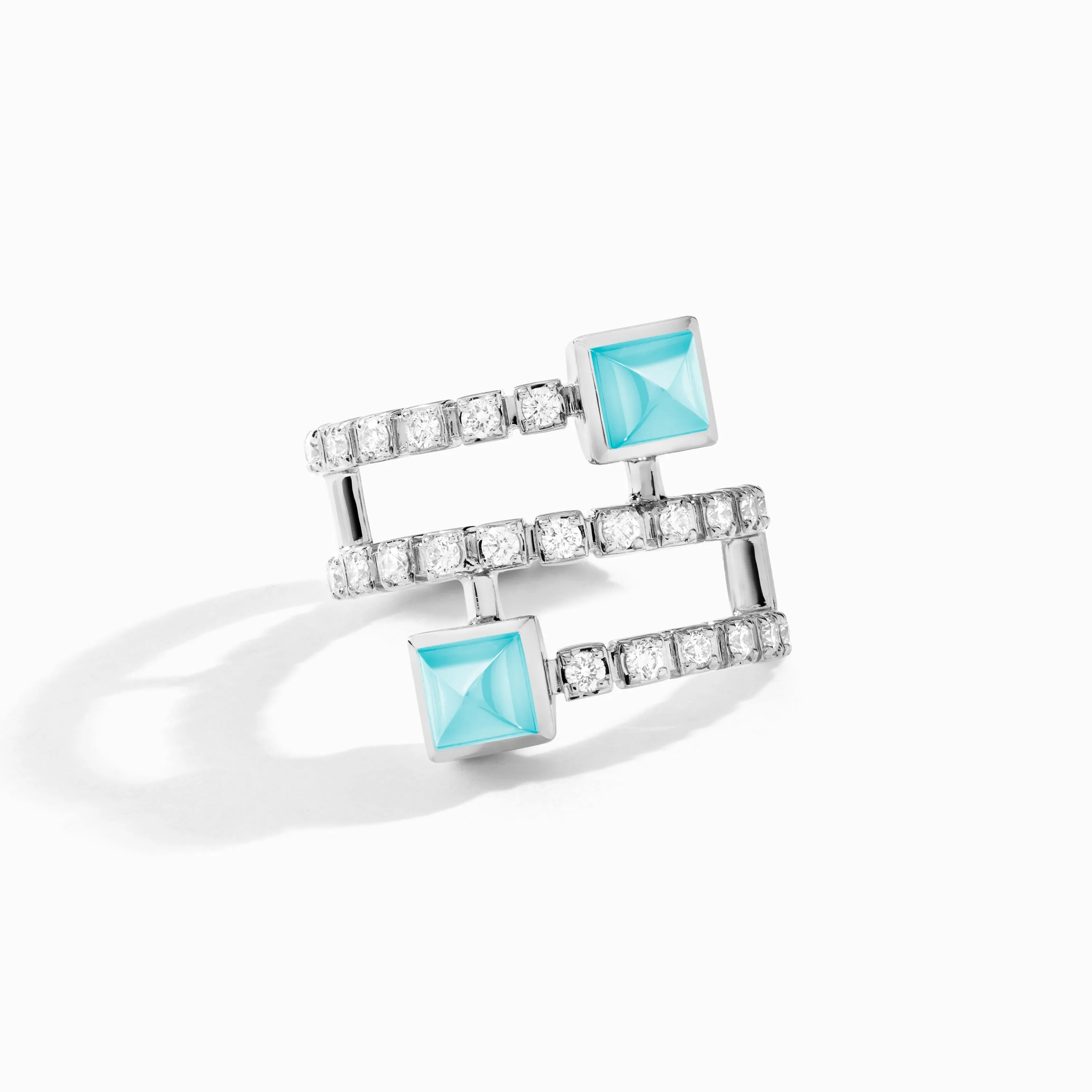 Cleo Lotus Twist Ear Cuff (Single R)