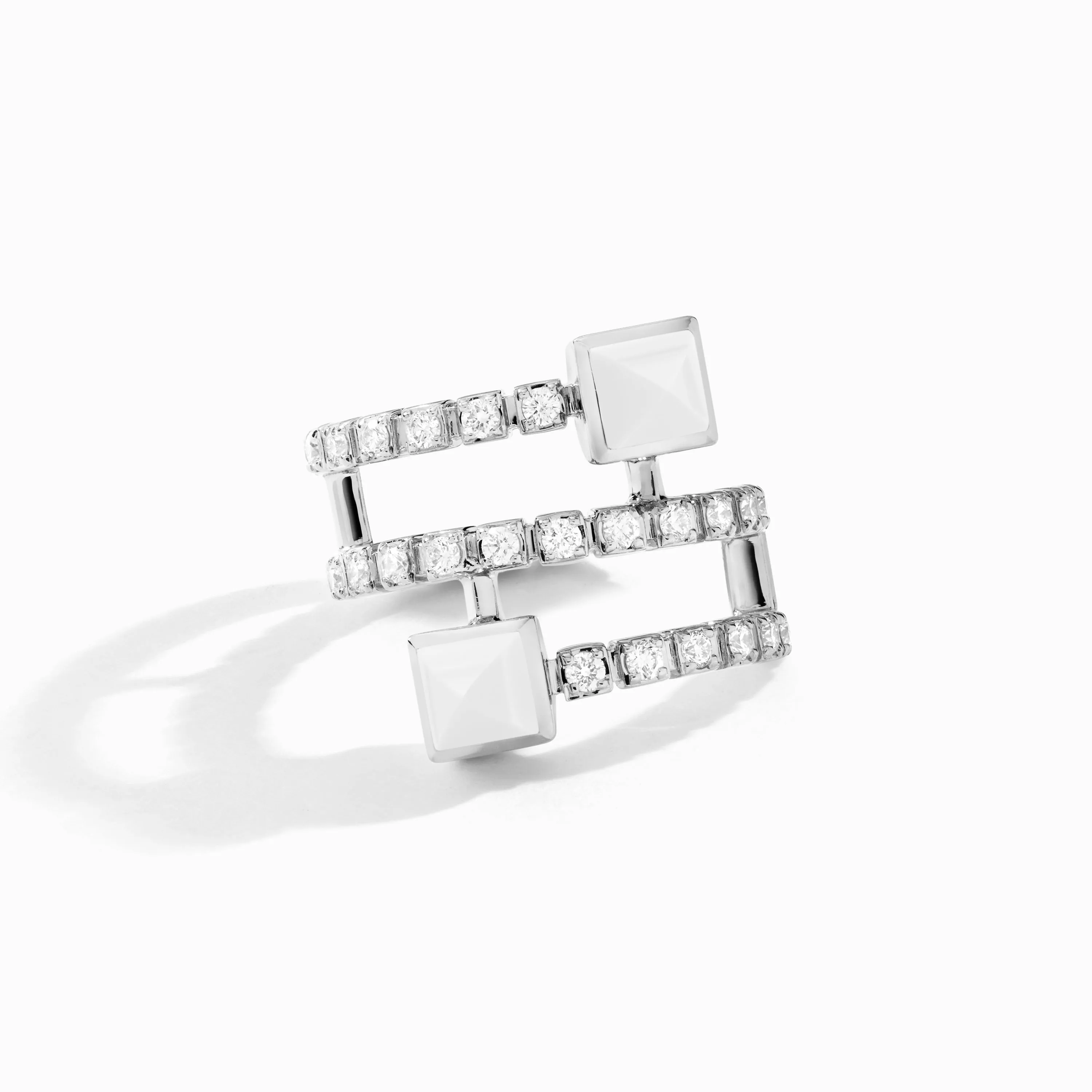 Cleo Lotus Twist Ear Cuff (Single R)