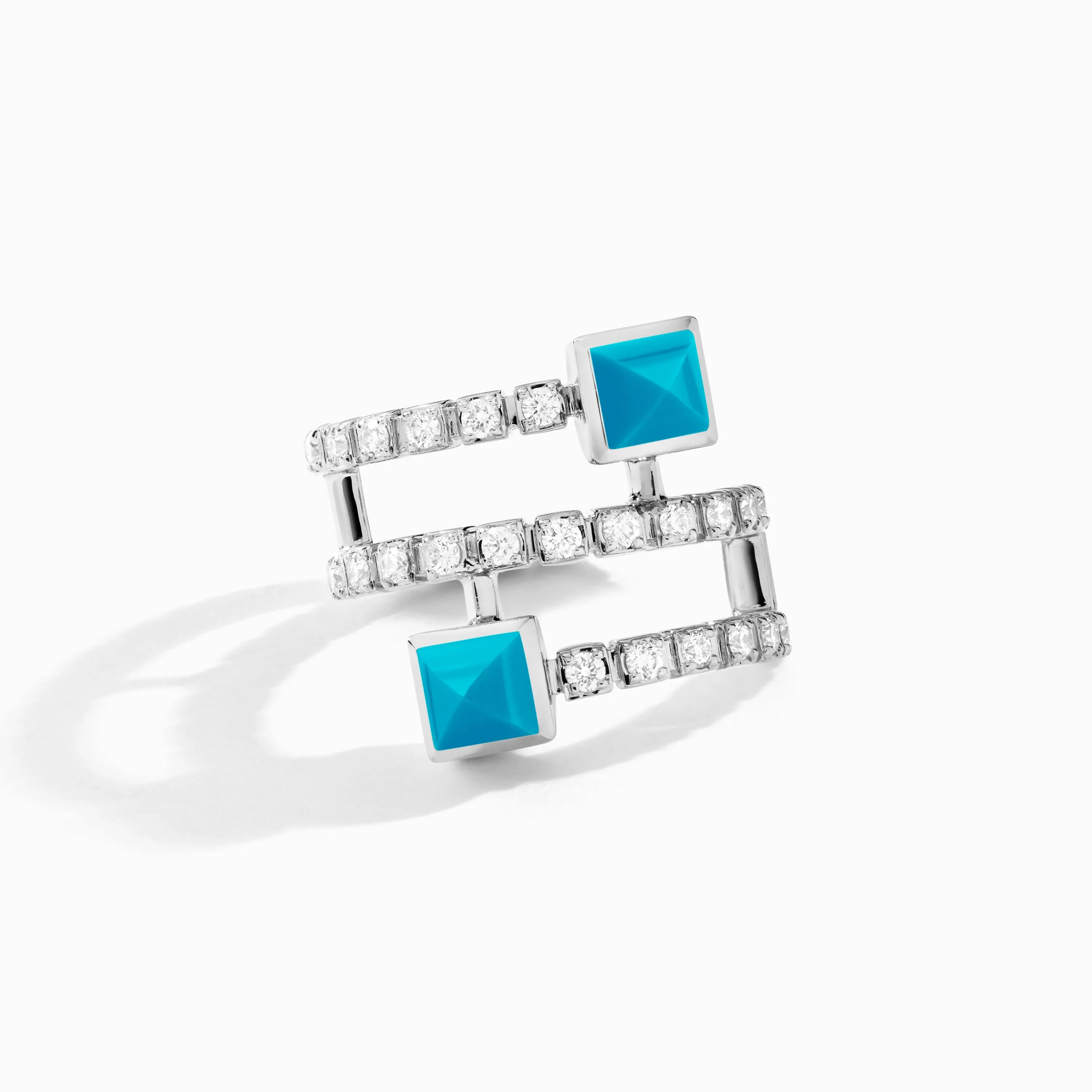 Cleo Lotus Twist Ear Cuff (Single R)