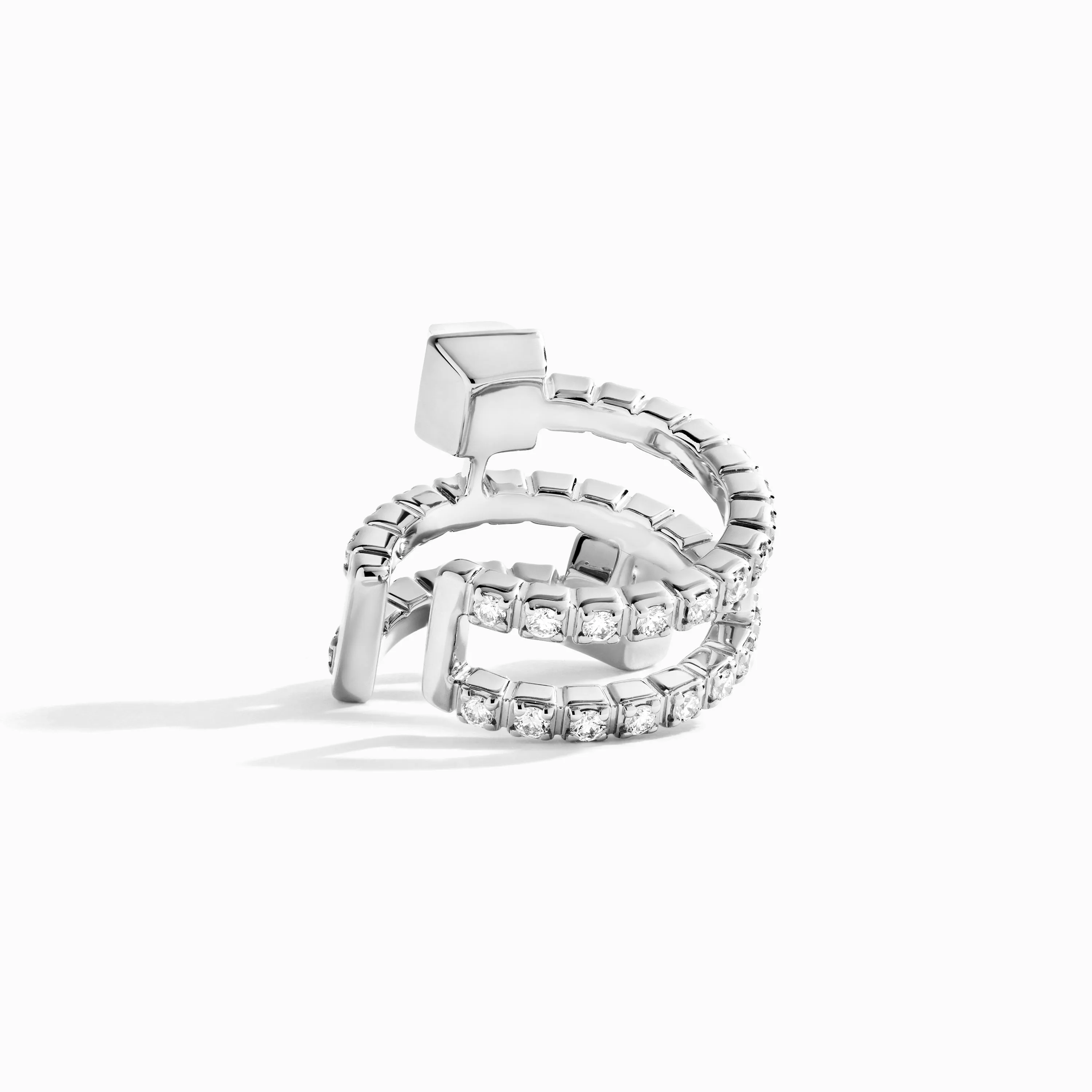 Cleo Lotus Twist Ear Cuff (Single R)