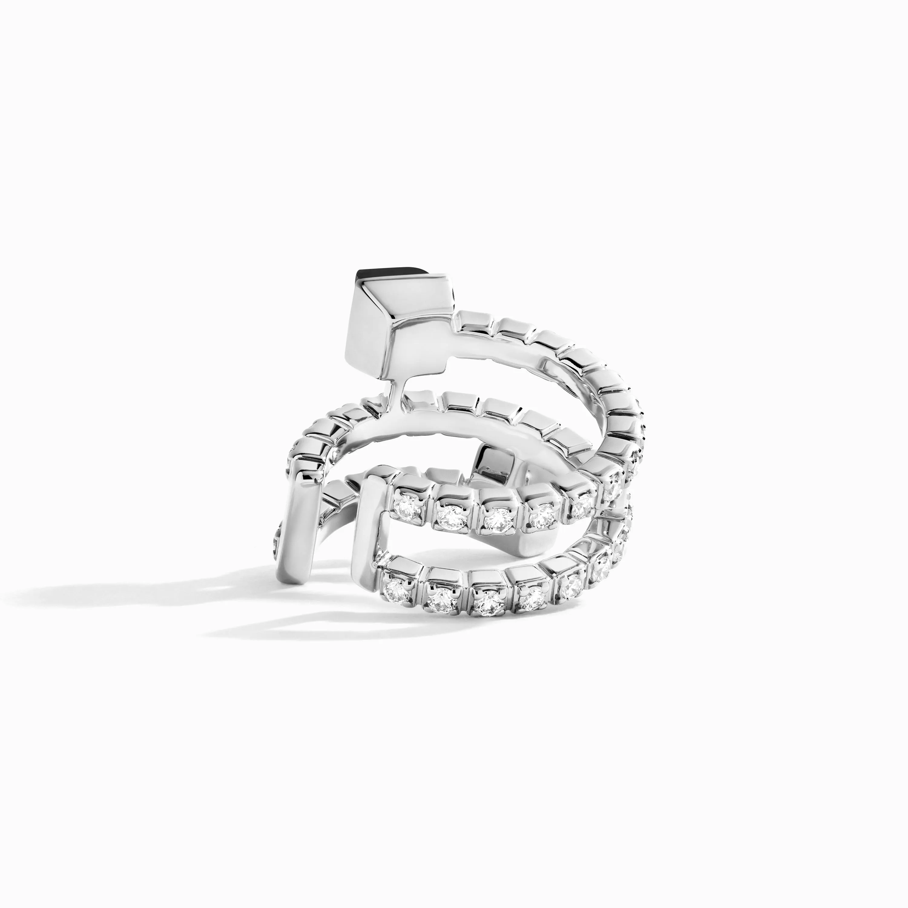 Cleo Lotus Twist Ear Cuff (Single R)