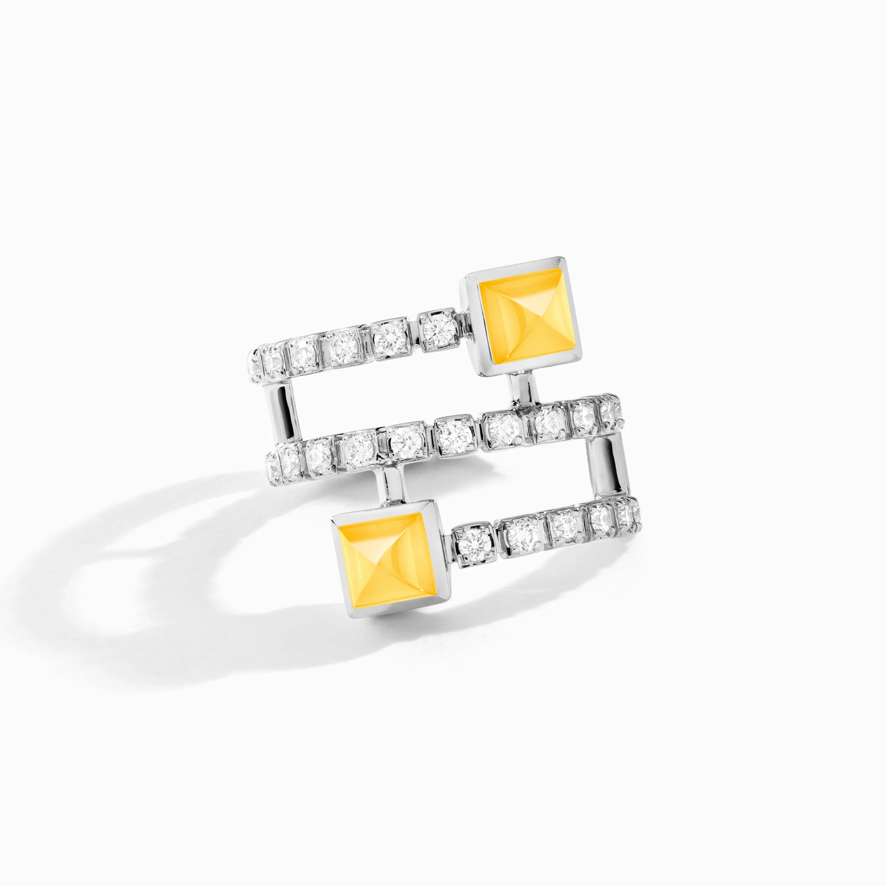 Cleo Lotus Twist Ear Cuff (Single R)