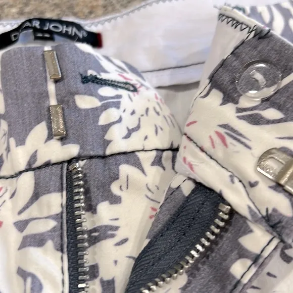 Dear John Finnegan cuffed shorts size 29