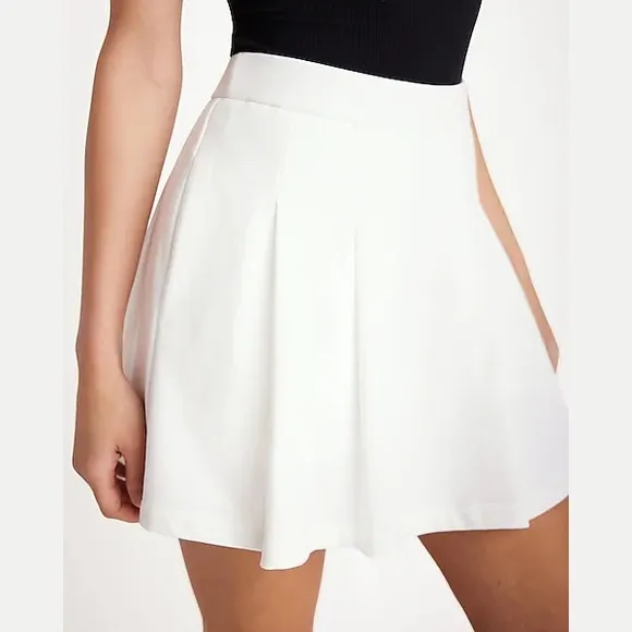 EXPRESS High Waisted Fleece Knit Pleated Mini Skort in White SZ XS