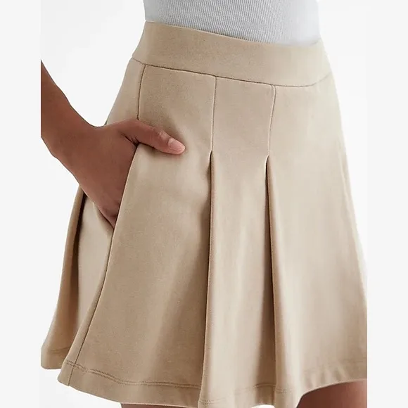EXPRESS High Waisted Fleece Knit Pleated Mini Skort in White SZ XS
