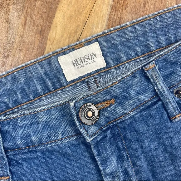 Hudson l 29 Classic Whisker Low Rise Button Flap Pocket Cuffed Denim Jean Shorts