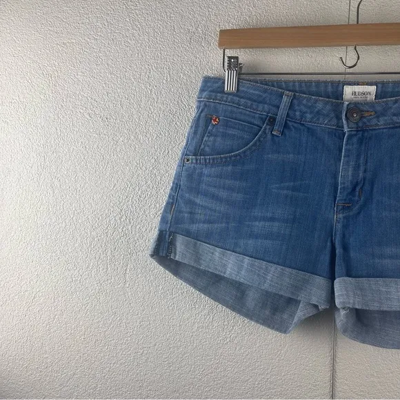 Hudson l 29 Classic Whisker Low Rise Button Flap Pocket Cuffed Denim Jean Shorts