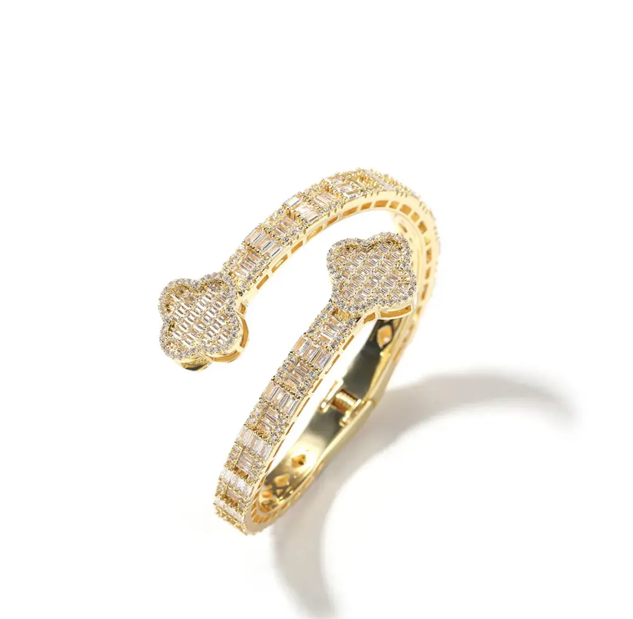 LAVISH CLOVER BANGLE