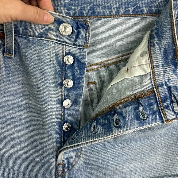 Levi’s 501 Distressed Raw Hem Jean Shorts Cutofffs High Waisted Size 32 Cotton