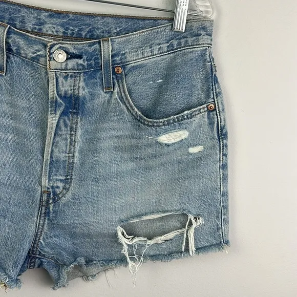 Levi’s 501 Distressed Raw Hem Jean Shorts Cutofffs High Waisted Size 32 Cotton
