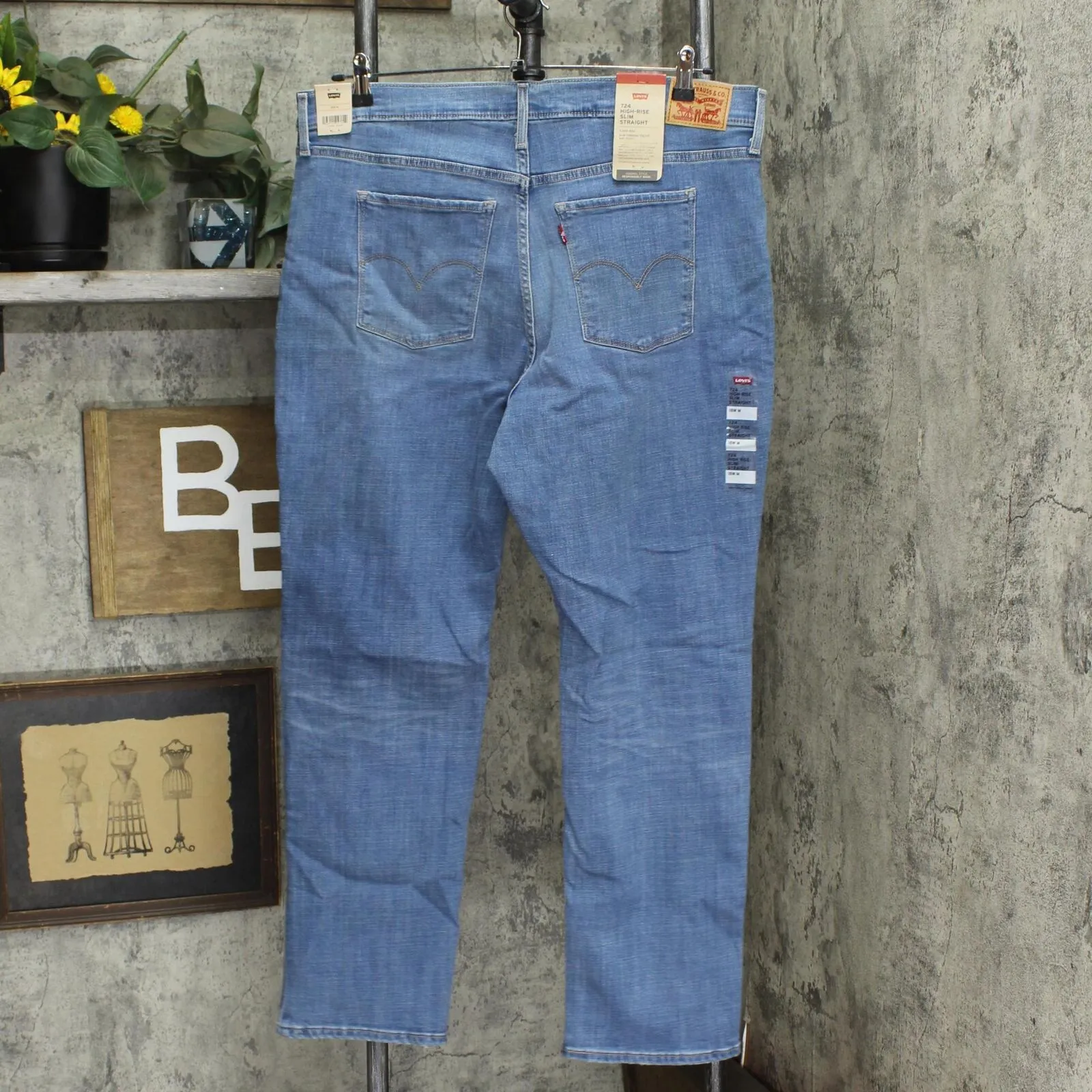 Levi's Women's 724 High Rise Straight Jeans 837370016