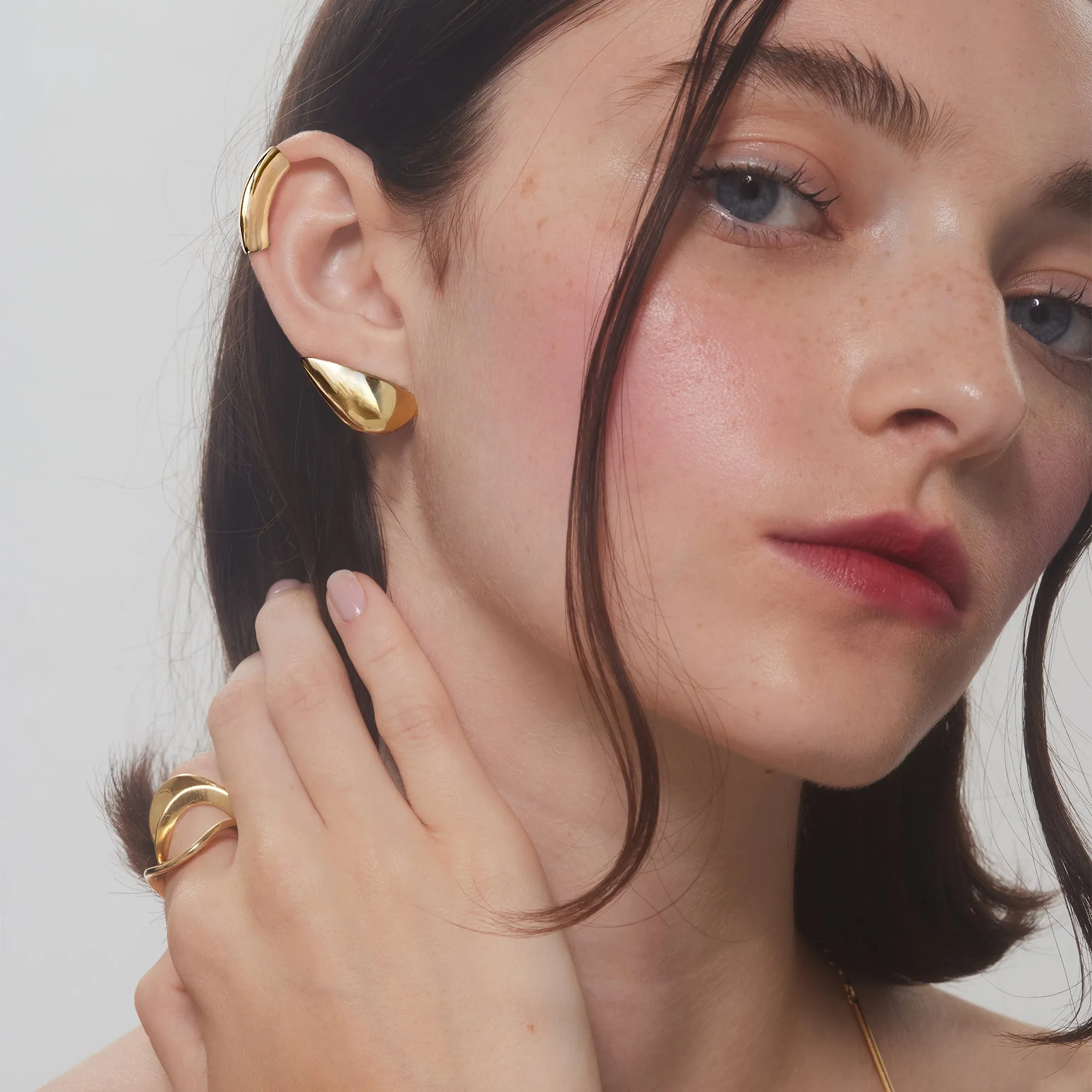 Lobe and Helix Set in Gold