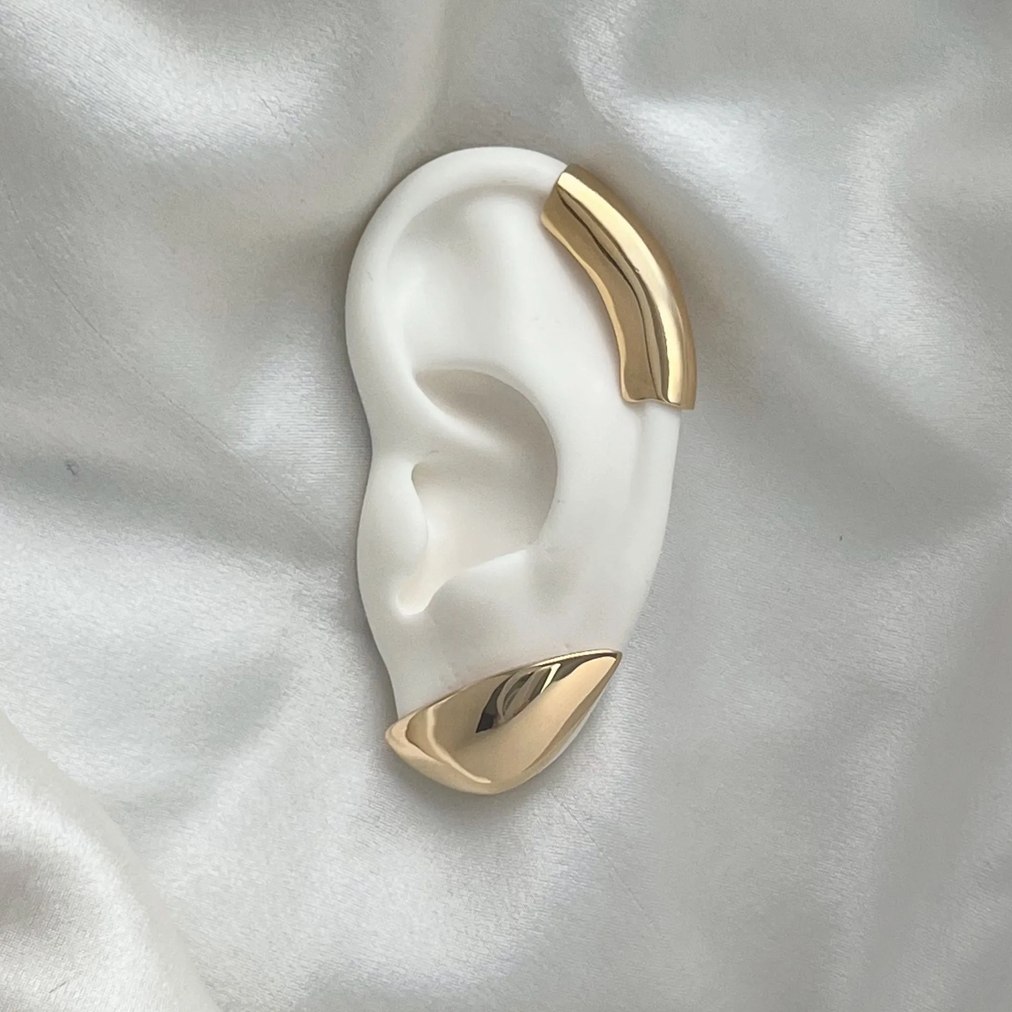 Lobe and Helix Set in Gold