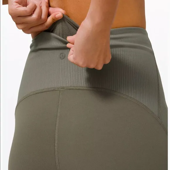 Lululemon Blissful Bend SHR Bike Short 8” Women Sz 8  High Waist ARMY Green