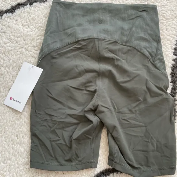 Lululemon Blissful Bend SHR Bike Short 8” Women Sz 8  High Waist ARMY Green