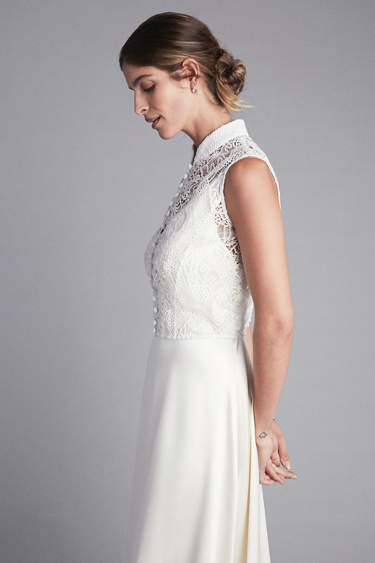 Mandarin Collar Sleeveless Shirt