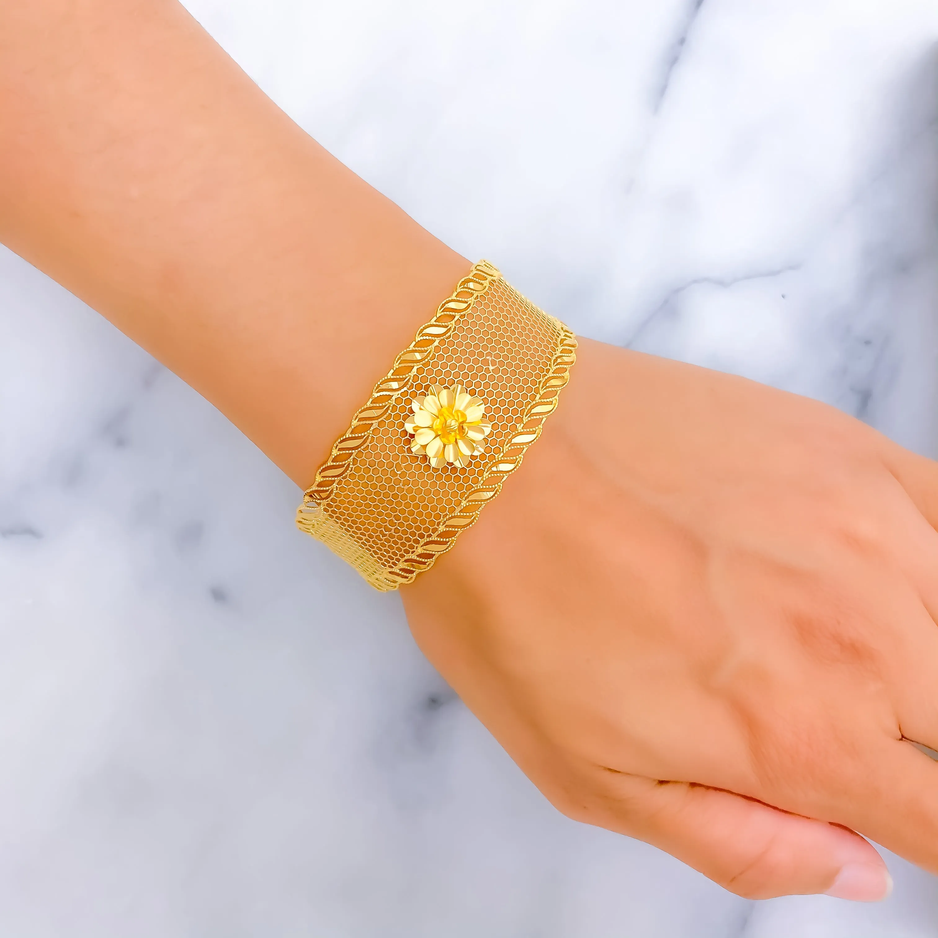 Minimalist Radiant Flower 21K Gold Bangle Bracelet