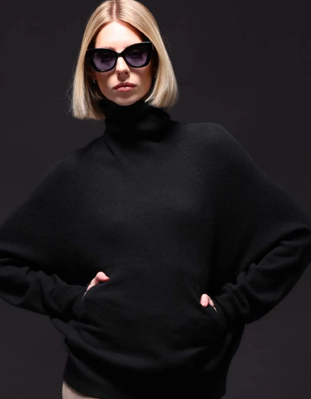 Minnie Rose Cashmere Oversized Pocket Turtleneck