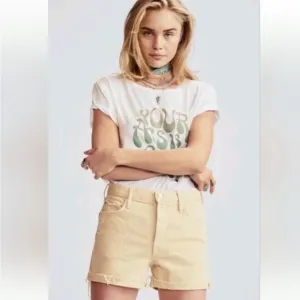MOTHER The Improper Denim Short Fray in Lemonade