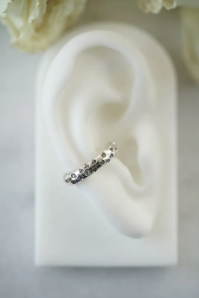 Multicolor sapphire ear cuff in silver (Rounded)