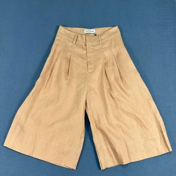 NEW NICHOLAS Delfina Longline Linen Shorts in Twig