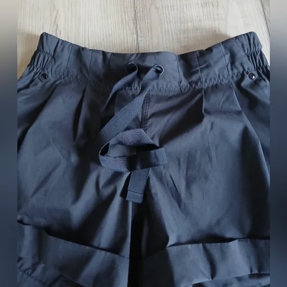 NWOT Lululemon Spring Break Away shorts in black. Size 4