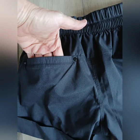 NWOT Lululemon Spring Break Away shorts in black. Size 4