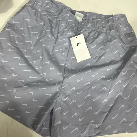 NWT Nike Everyday Modern Women's High-Waisted Woven Shorts, L