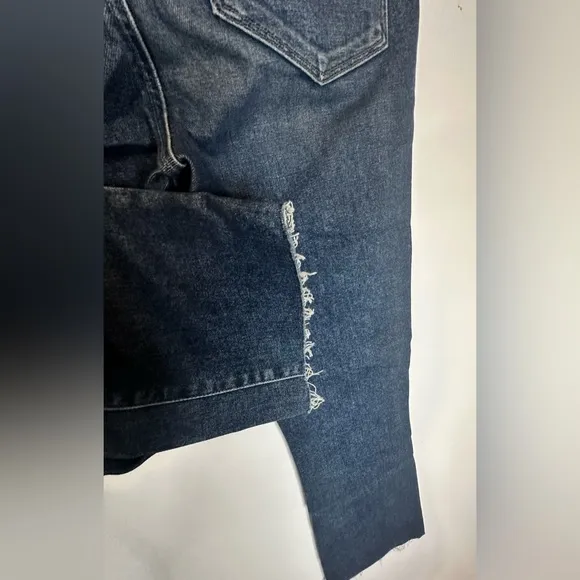 PAIGE Jeans Colette Crop Flare Blue Distressed Bottom Faded Size 30 Pre-owned