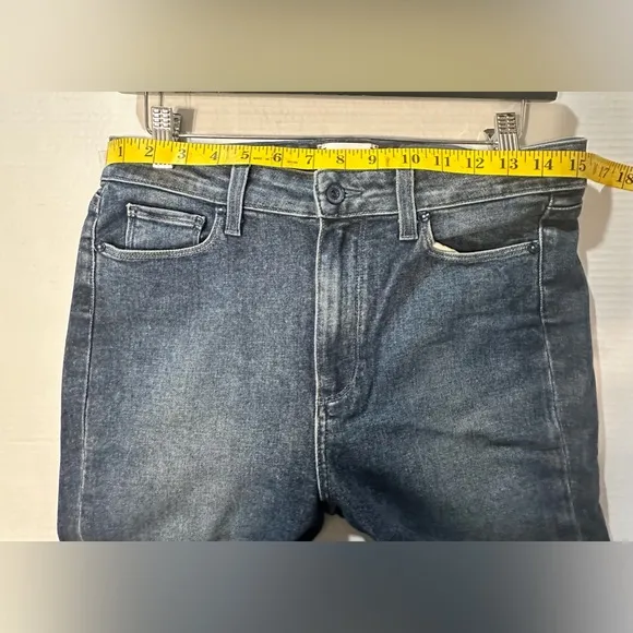 PAIGE Jeans Colette Crop Flare Blue Distressed Bottom Faded Size 30 Pre-owned