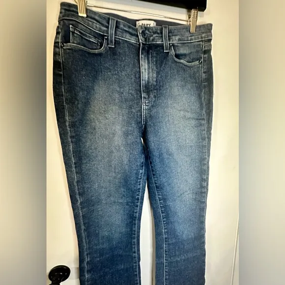 PAIGE Jeans Colette Crop Flare Blue Distressed Bottom Faded Size 30 Pre-owned