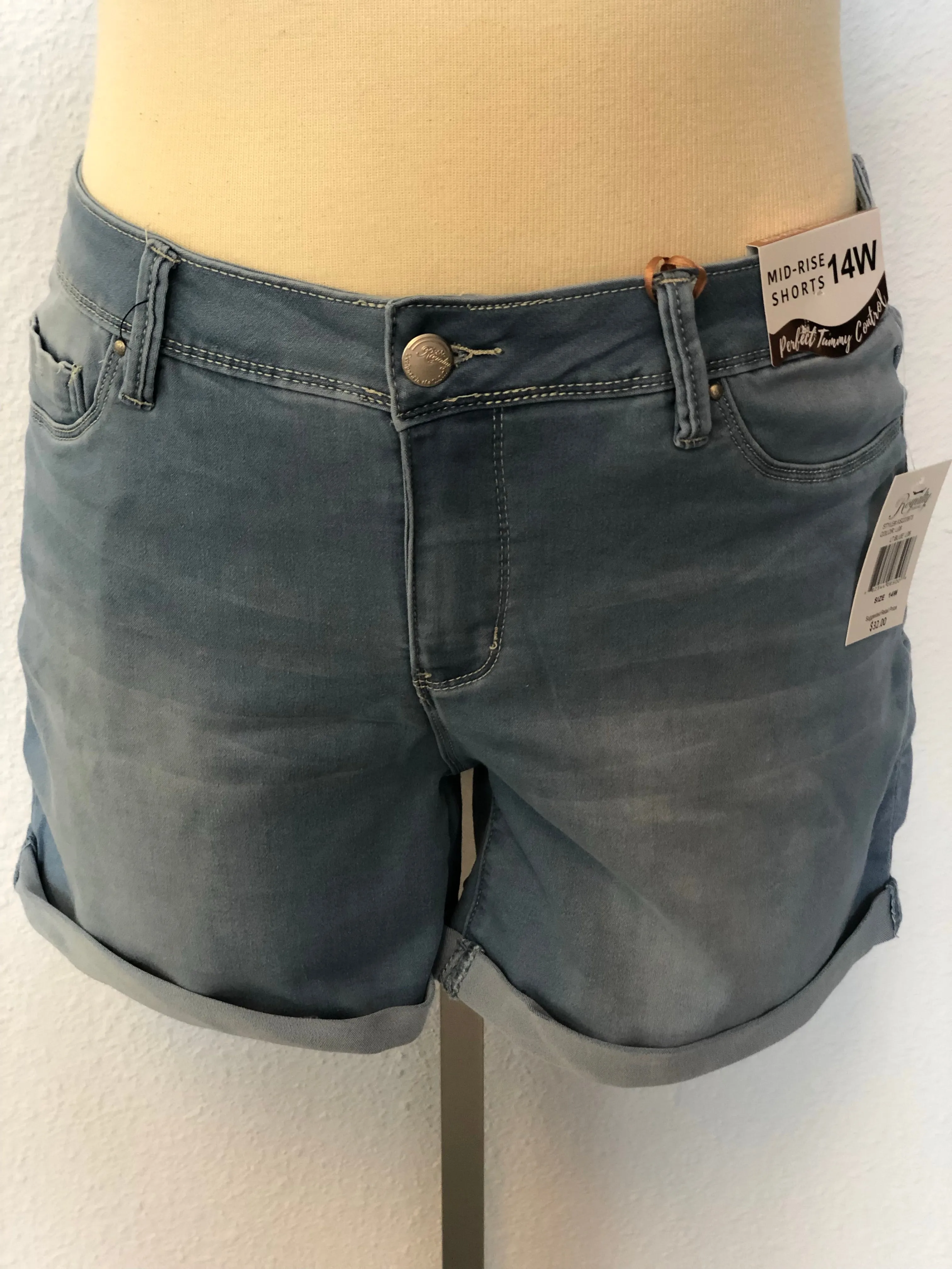 PLUS MID-RISE CUFFED SHORTS