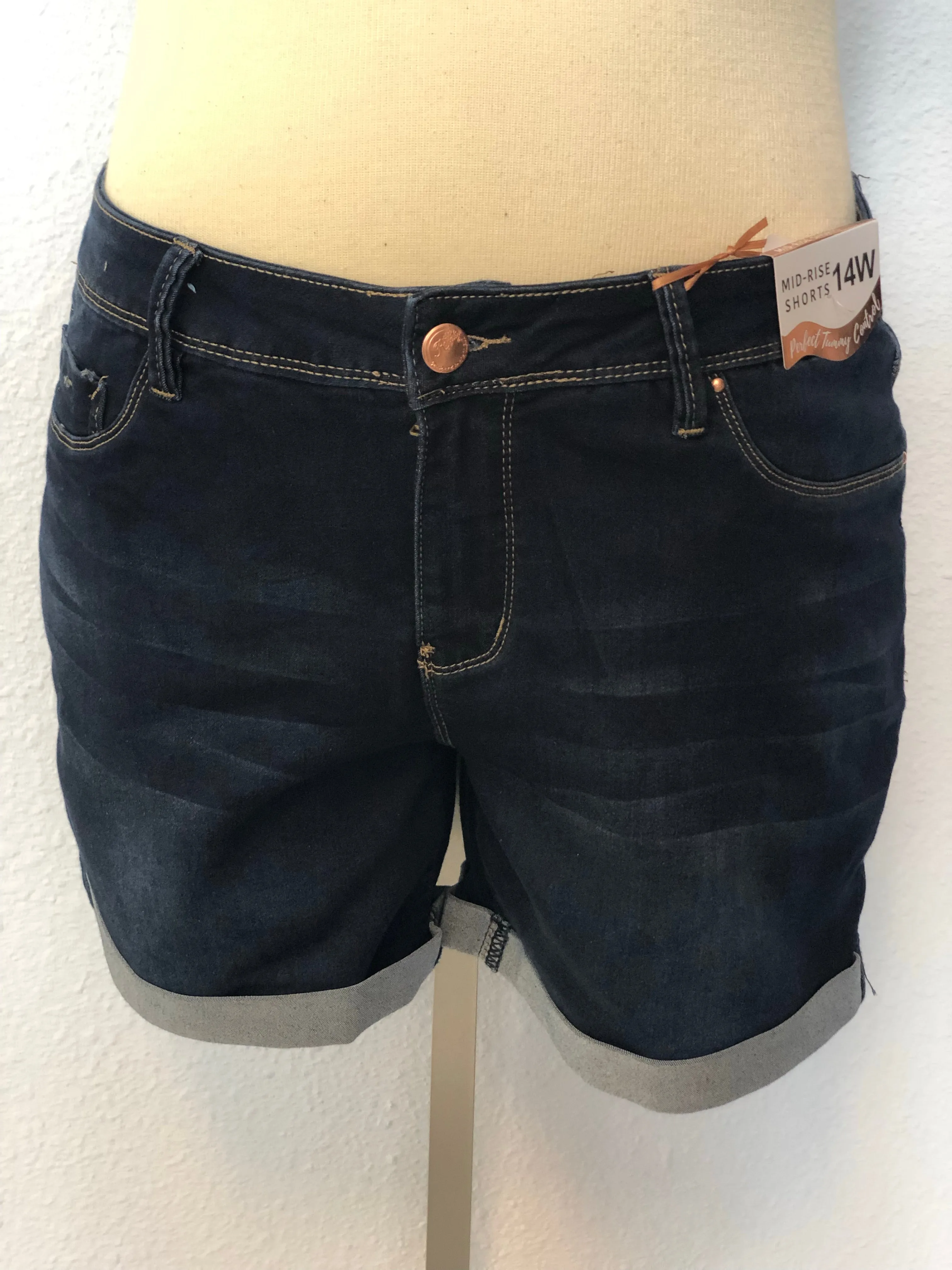 PLUS MID-RISE CUFFED SHORTS