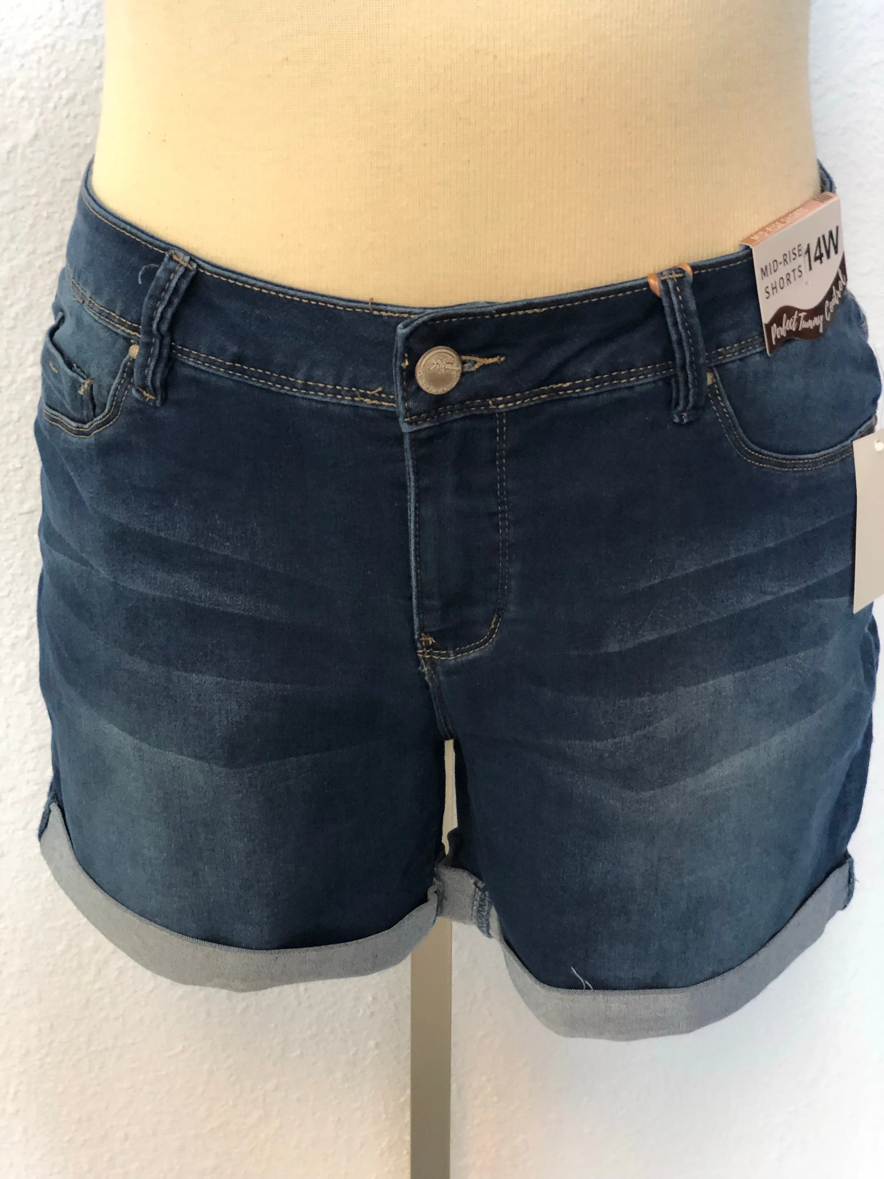 PLUS MID-RISE CUFFED SHORTS