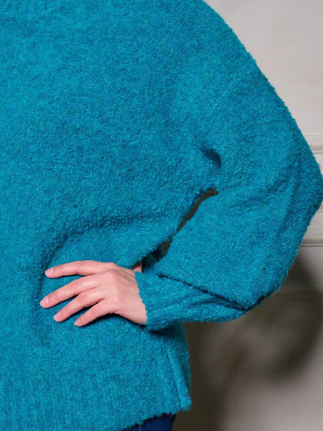 PLUS SIZE LONG SLEEVE PULLOVER SWEATER